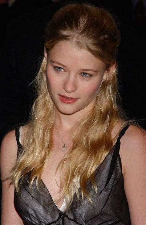 emilie de ravin sexy|Emilie De Ravin photo gallery